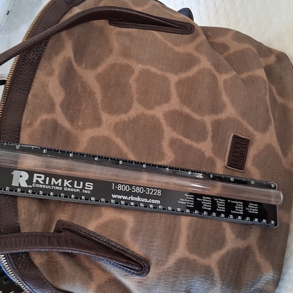 Stuart Writzman Giraffe Print Tote Bag - Picture 7 of 8